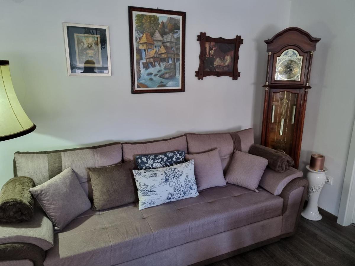 Apartment Blaoss Karlovac Bagian luar foto
